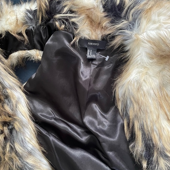 Forever 21 Faux Fur Vest - Picture 5 of 7